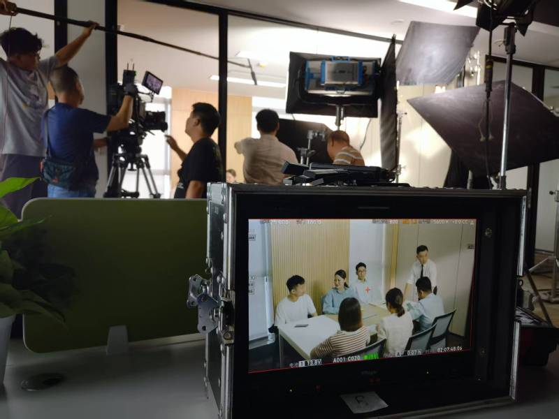 蒲县TVC拍摄公司：科技产品视觉化大师，诠释未来感与功能美学